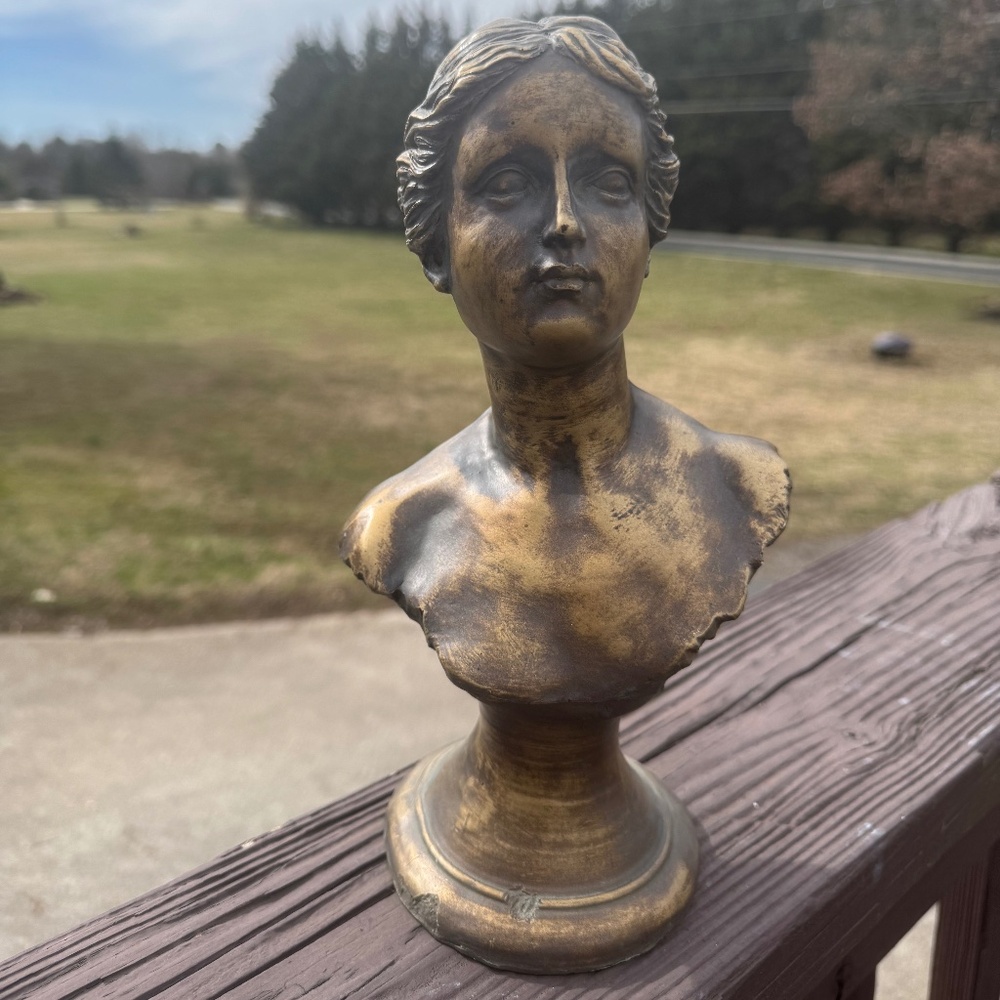 Women statue